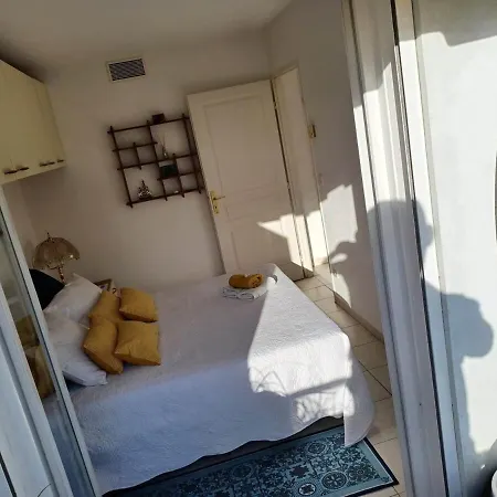 L'escale A La French Riviera Apartment